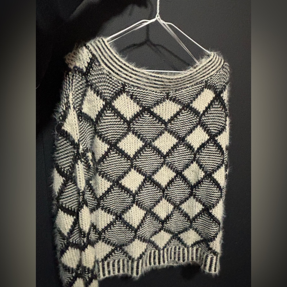 Willow And Root Diamond Pattern Sweater - image 1
